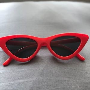 Slim retro cat eye sunglasses